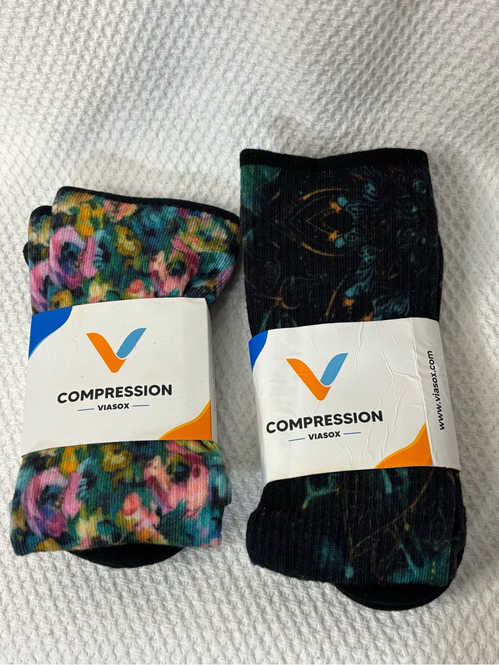 VIASOX Sz M-L Compression Socks - Floral Multicolor 2 Pairs NEW WITH TAG
